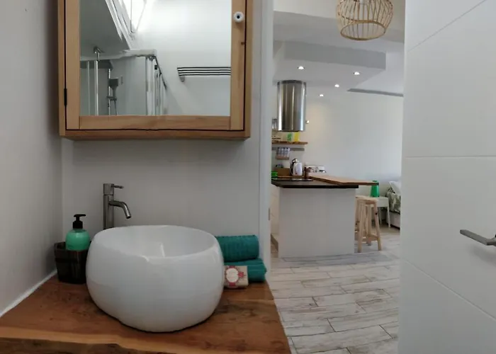 New Deluxe Stunned Seaview 2 Bed * 아데제