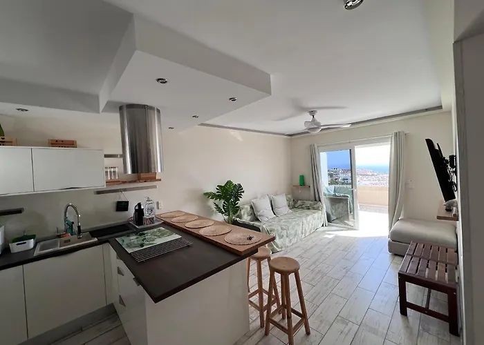 New Deluxe Stunned Seaview 2 Bed 아데제