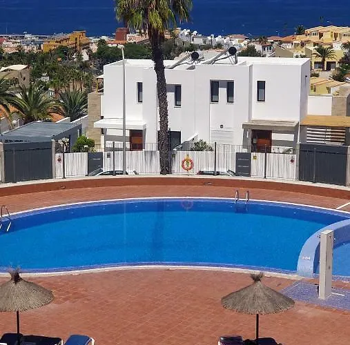 New Deluxe Stunned Seaview 2 Bed 아데제