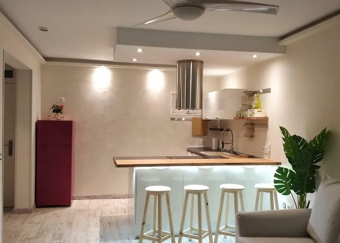 New Deluxe Stunned Seaview 2 Bed 아파트 *