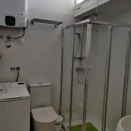 New Deluxe Stunned Seaview 2 Bed 阿德耶